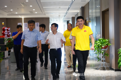 楊勇市長(zhǎng)一行考察新柳伍集團(tuán)，調(diào)研建設(shè)全國(guó)蝦-稻特色產(chǎn)業(yè)高質(zhì)量發(fā)展示范基地